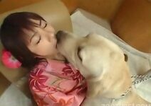 japonesa chupando cachorro